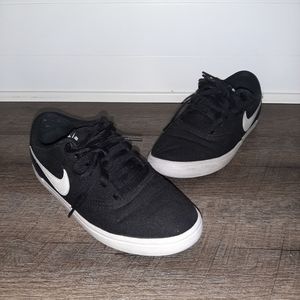 Nike sneakers SIZE 7.5